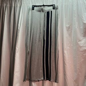 Gray maxi skirt with black lines